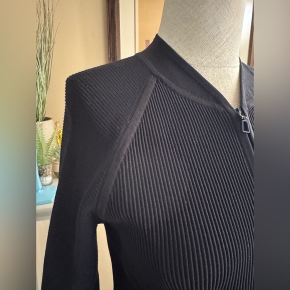 Lululemon Lightweight Ribbed Knit Jacket in black size M - Picture 8 of 16